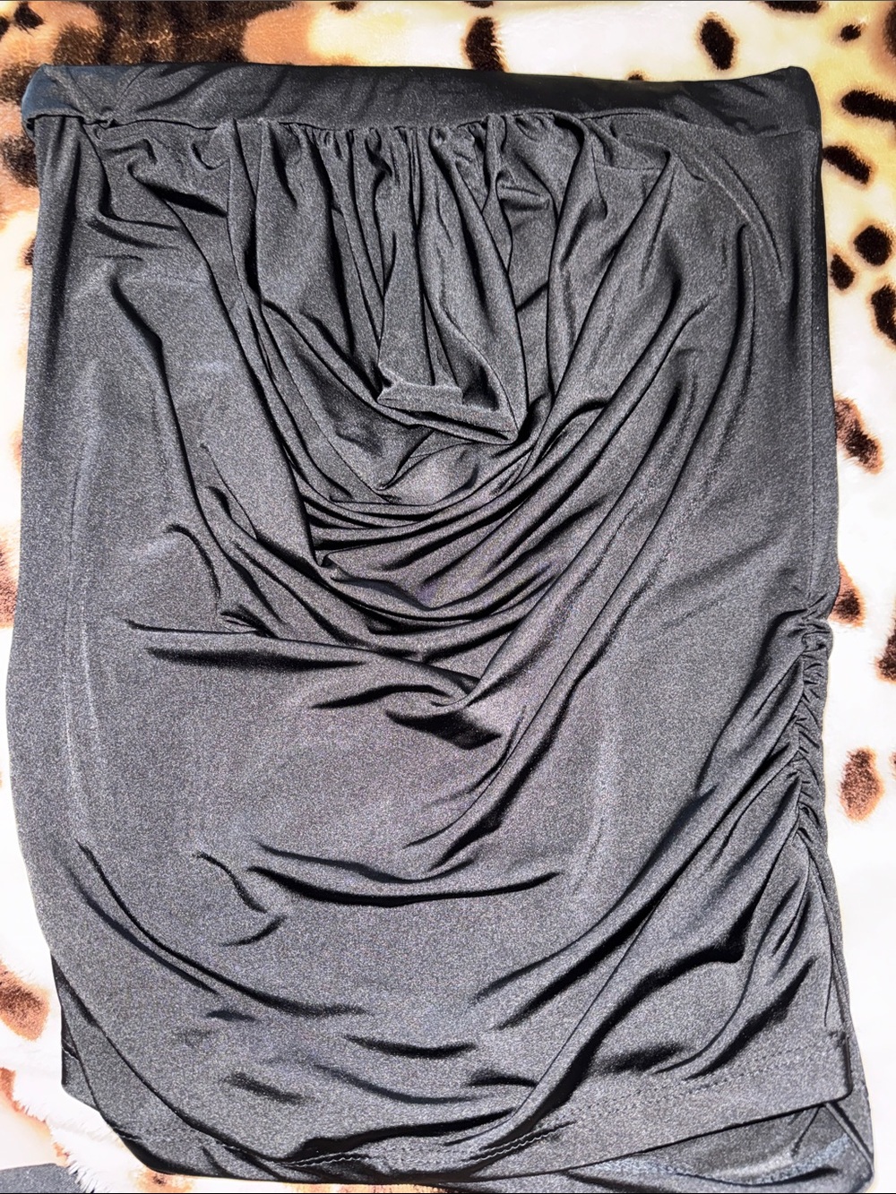 Black Ruched Women’s Blouse - Sleek Draped Top
Great condition